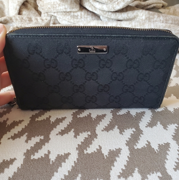 Gucci Handbags - Gucci wallet